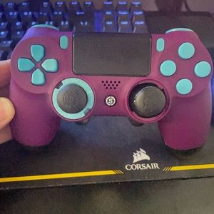 Scuff gaming PS4 Controller like new used a few times works perfect.